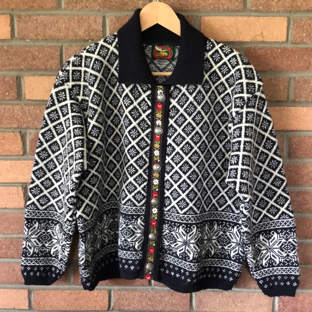 Scandinavian Wool Sweater - Large